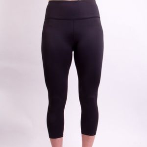 Tema Athletics cropped leggings.